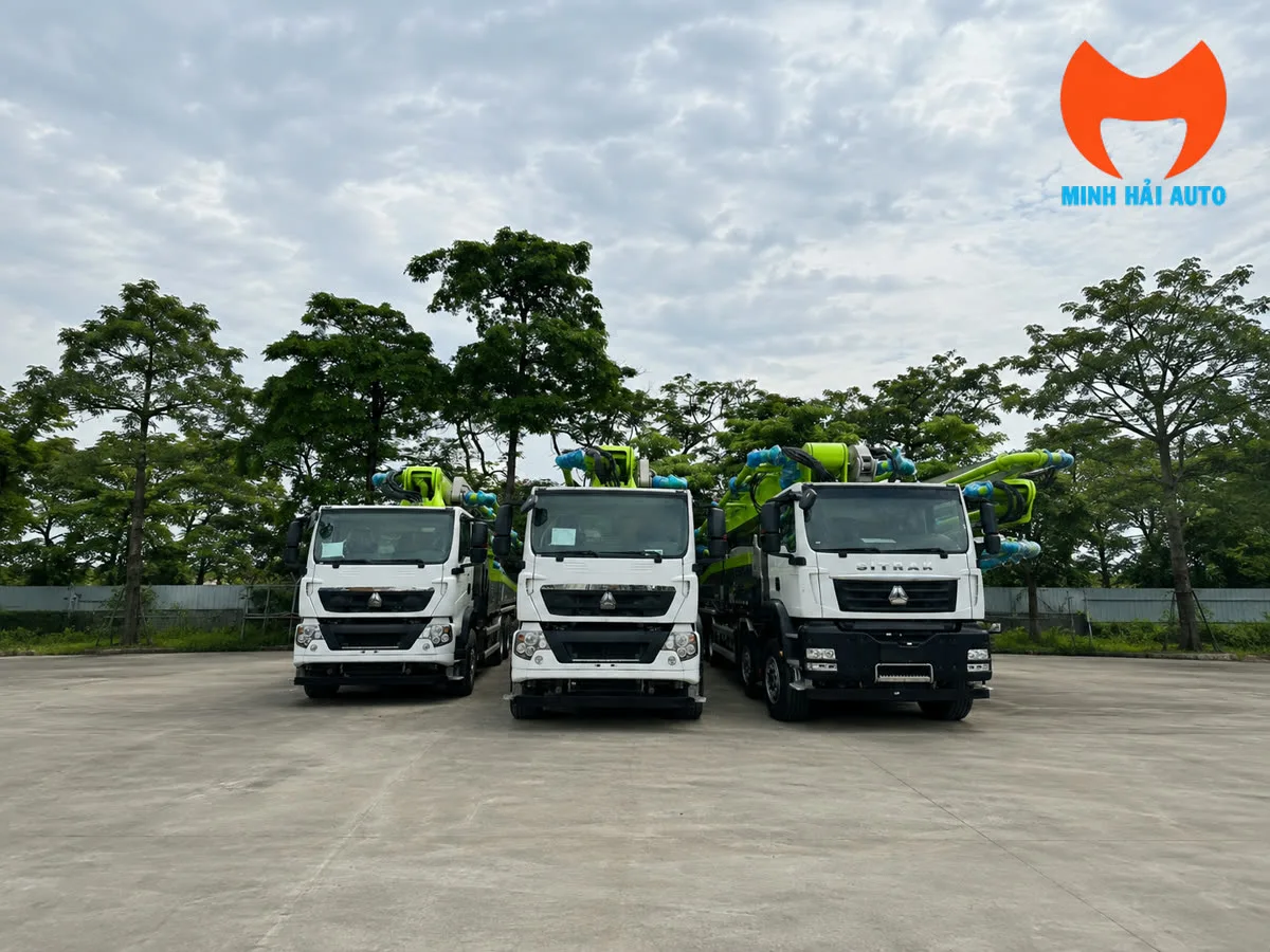 Các xe bơm bê tông đốt cần Zoomlion tại bãi xe