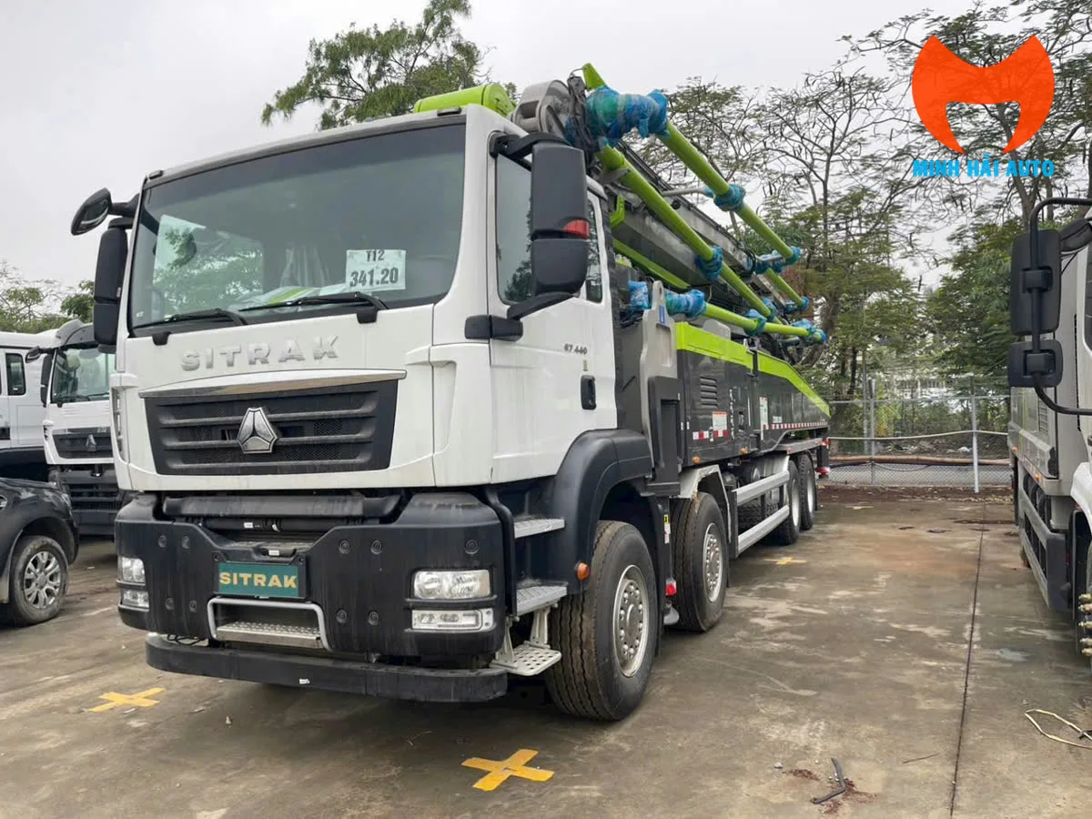 Cần bơm bê tông Zoomlion 5 đốt gập kiểu RZ trên thân xe