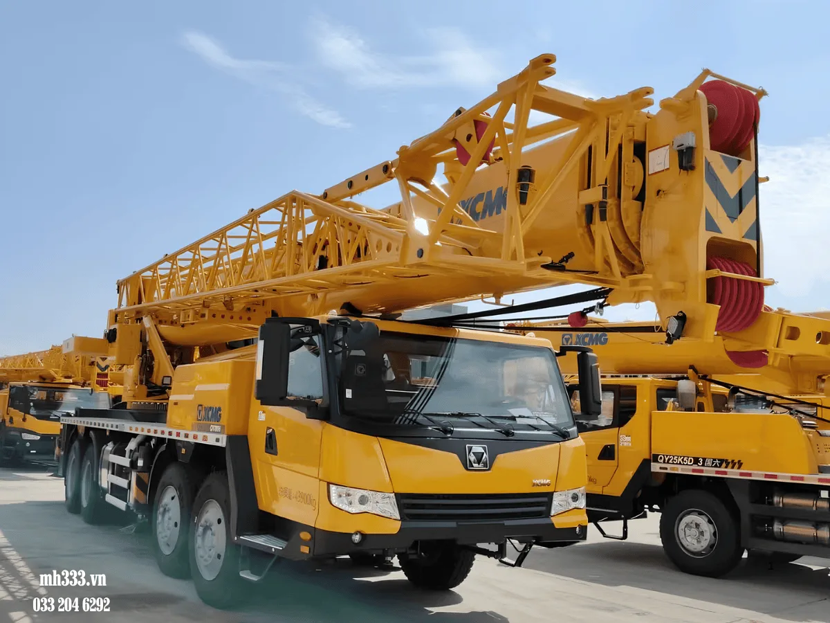 Xe cẩu bánh lốp 50 tấn XCMG toàn cảnh