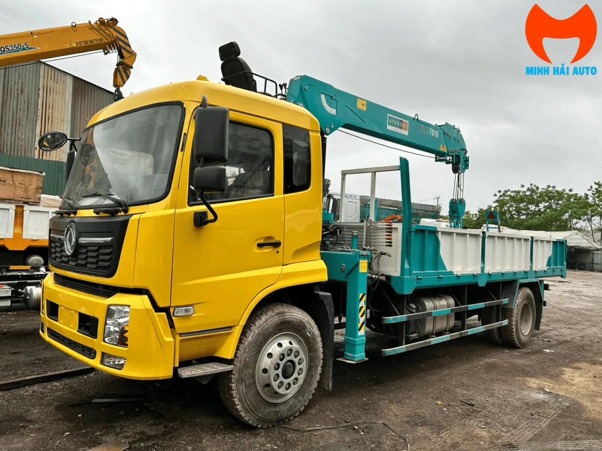 Cẩu Hyundai Everdigm HLC-7016 lắp sau cabin xe tải