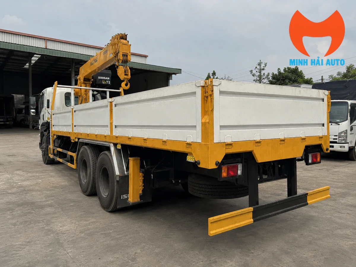 Cẩu Soosan SCS746L lắp trên xe Isuzu FVM