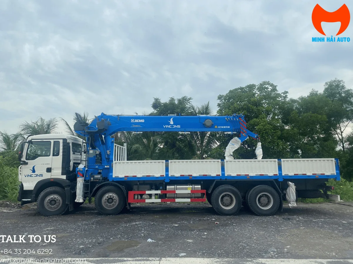 Cần cẩu 6 đoạn XCMG SQS500-6 vươn hết tầm với trên xe tải gắn cẩu 20 tấn HOWO