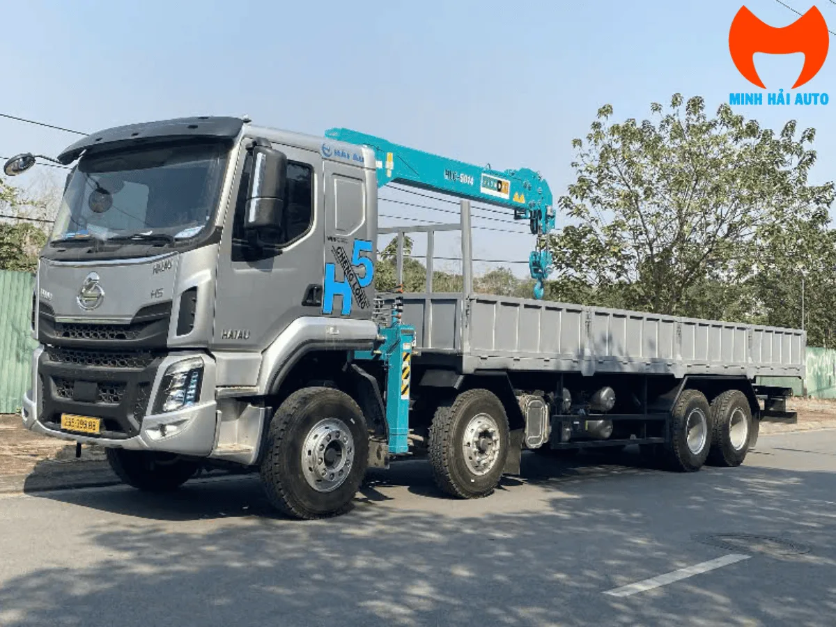 Xe tải Chenglong H5 3 chân gắn cẩu Hyundai Everdigm HLC-5014 nhìn góc ba phần tư