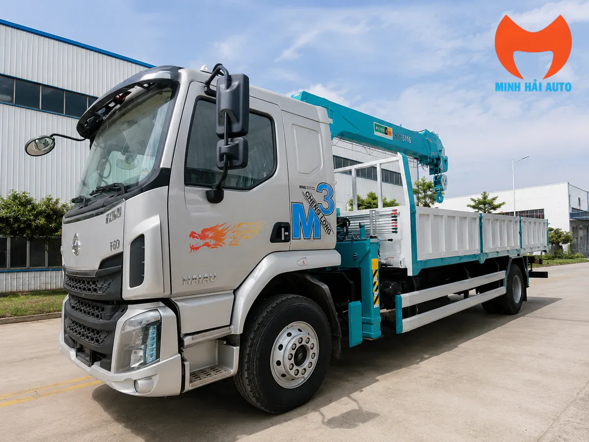 Xe tải Chenglong M3 4x2 gắn cẩu Hyundai HLC-7016 góc 3/4