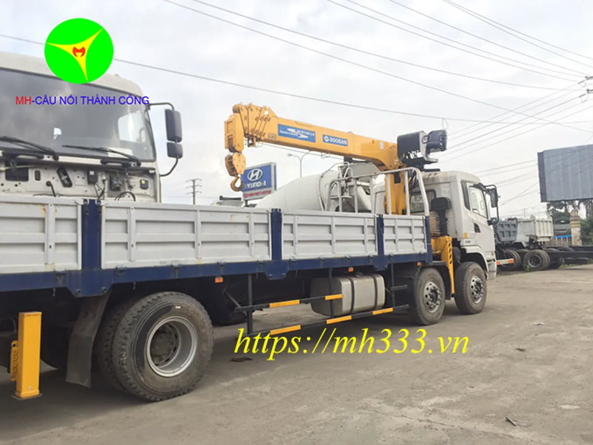 Thùng xe Dayun ba trục gắn cẩu Soosan SCS736 LII