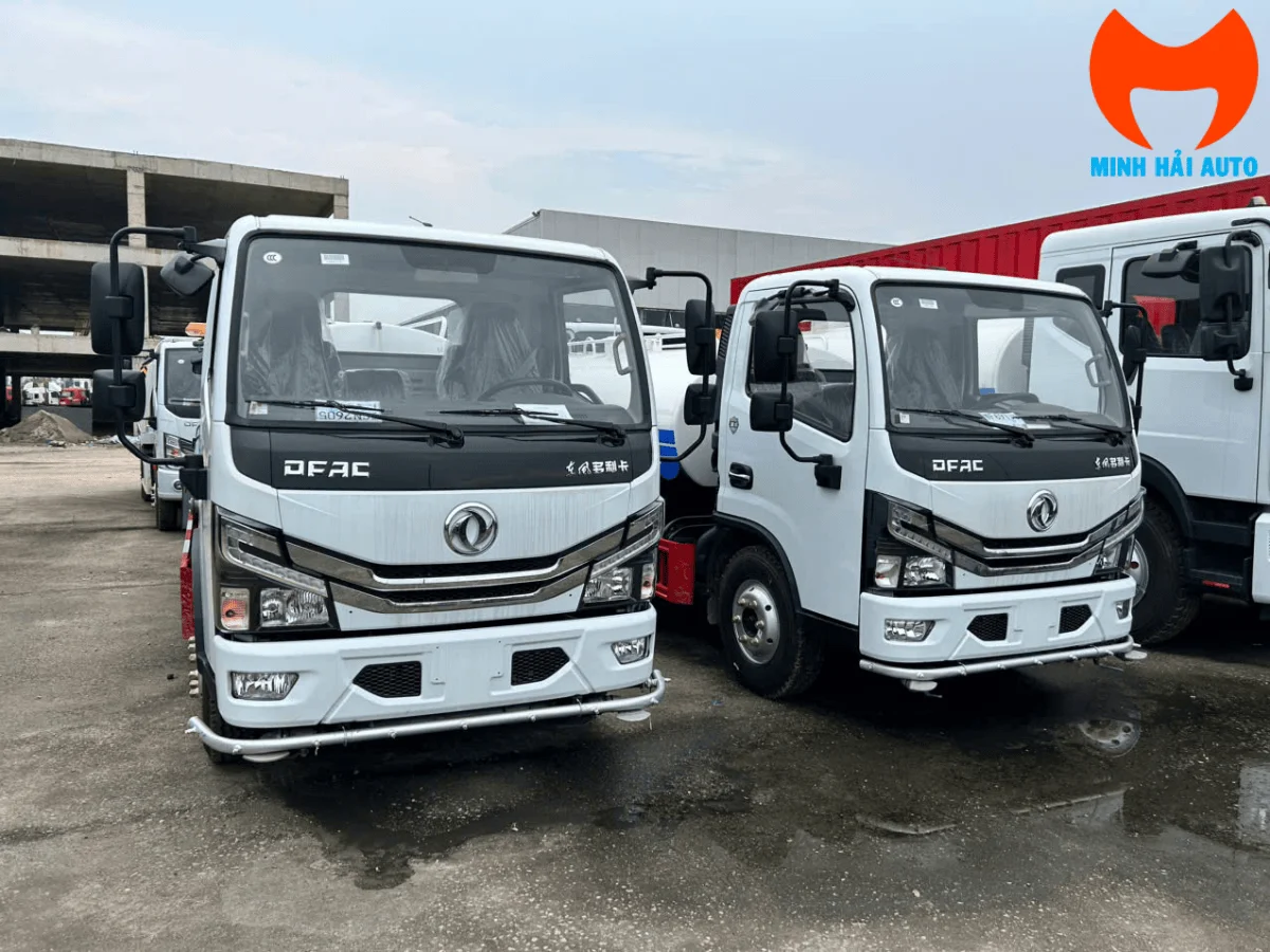 Xe phun nước rửa đường Dongfeng 5,3 khối góc 3/4