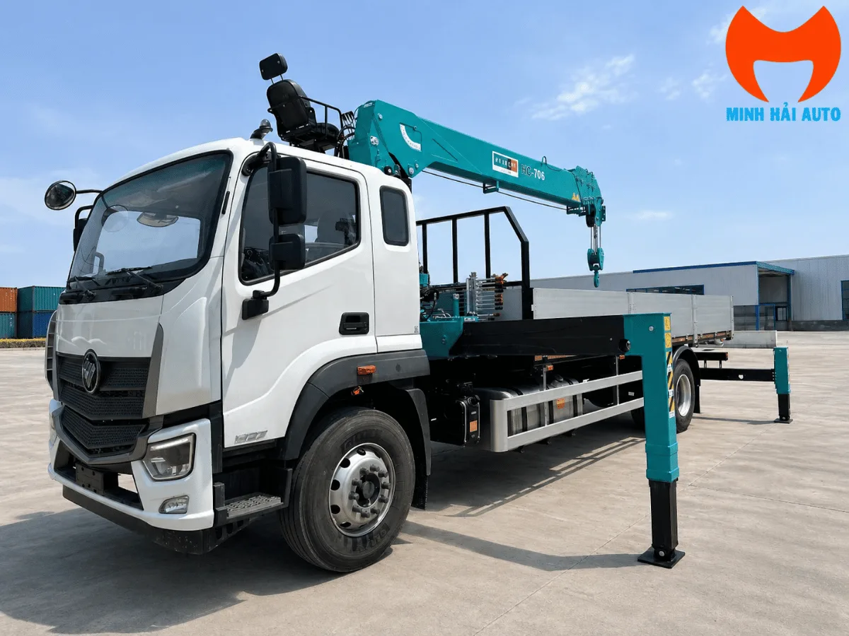 Xe tải Foton AUMARK EST M18 gắn cẩu Hyundai Everdigm HLC-7016 góc 3/4