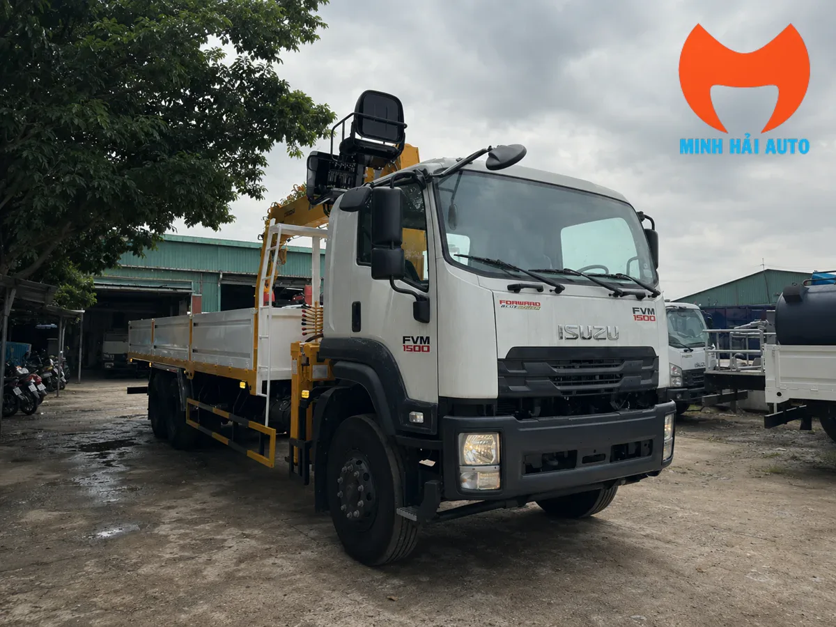 Xe tải Isuzu FVM 6x2 gắn cẩu Soosan SCS746L góc 3/4