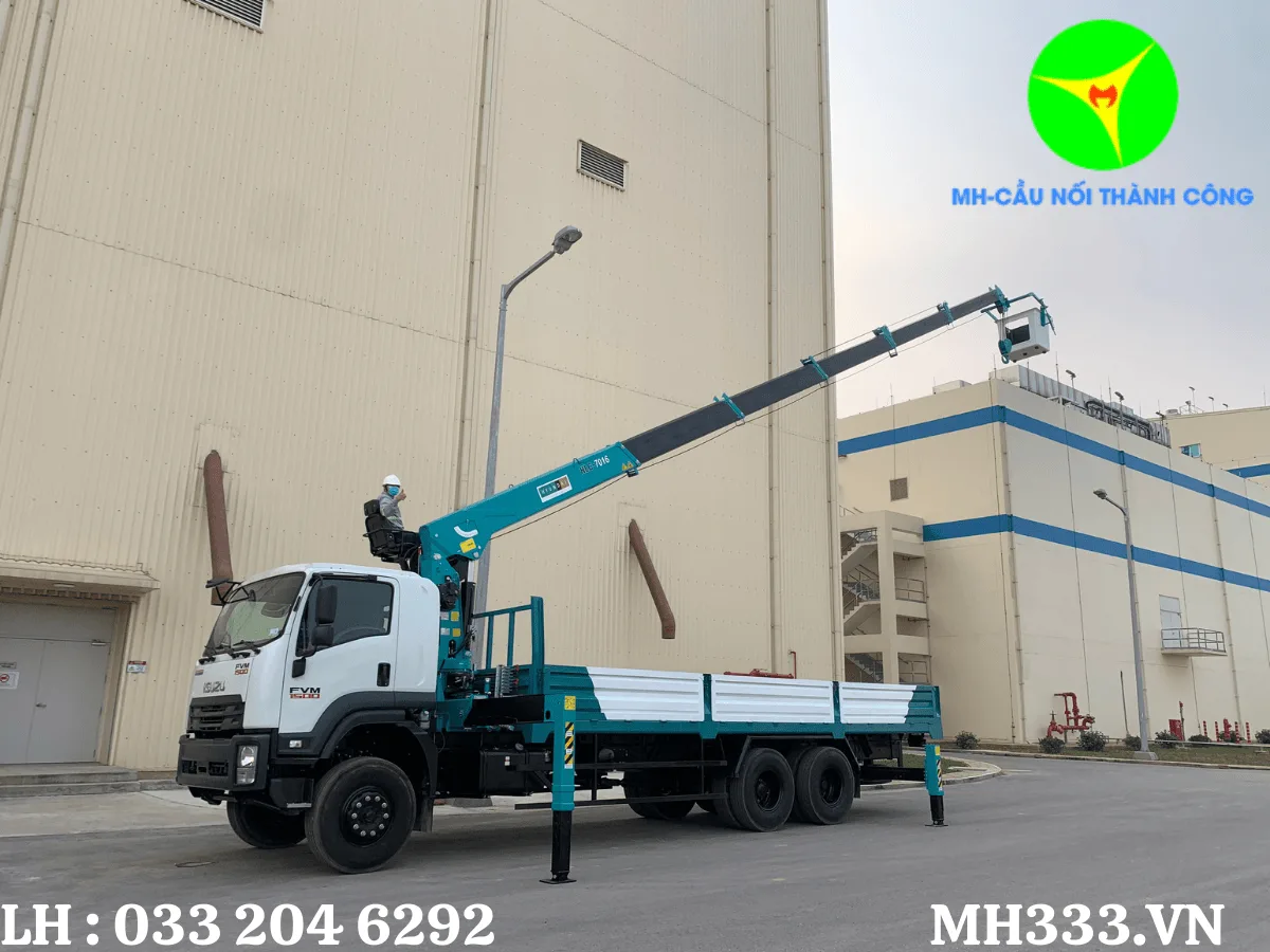 Cẩu Hyundai HLC7016S lắp trên xe Isuzu FVM34LE4