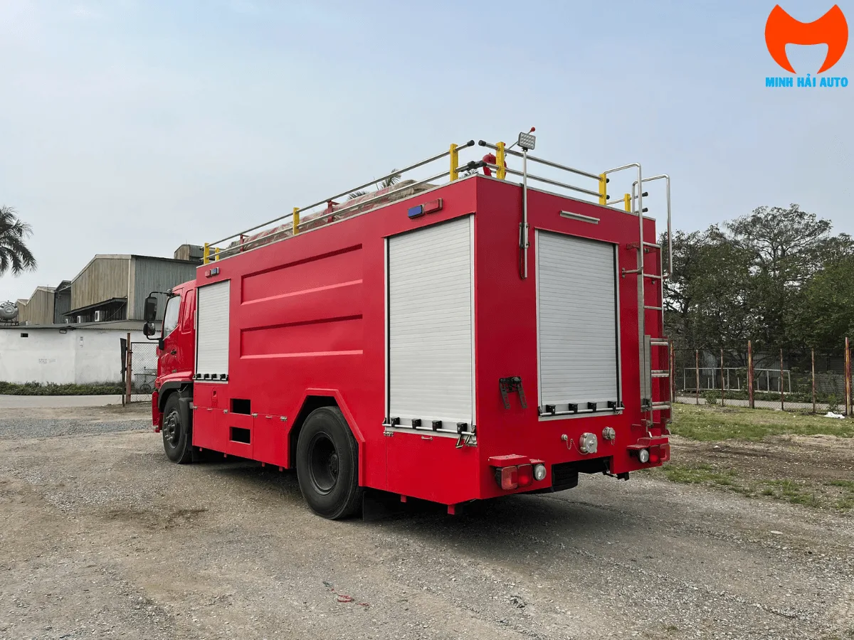 Lăng giá chữa cháy Shilla Hàn Quốc trên nóc xe cứu hỏa Hino 6 khối đang hoạt động
