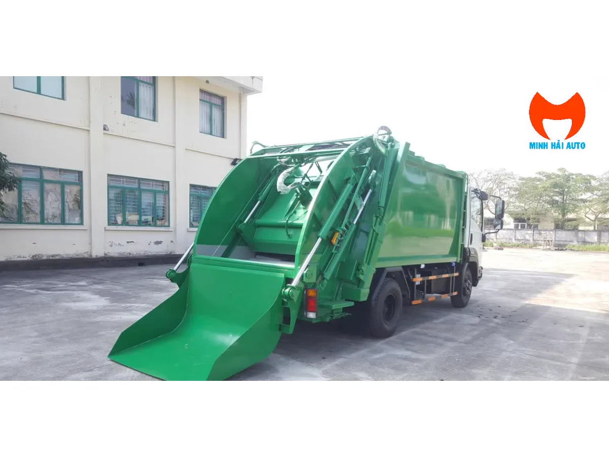 Máng xúc phía sau xe ép rác 9 khối Isuzu FRR90HE4