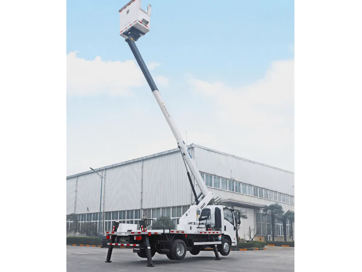 Xe ô tô nâng người XCMG 15m cần vươn cao tại nhà máy