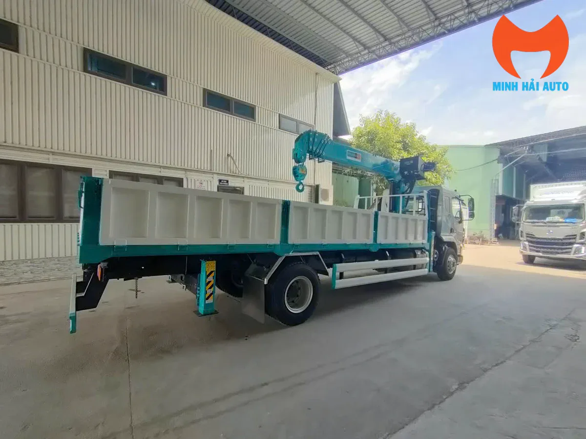 Thùng xe Chenglong M3 gắn cẩu Hyundai HLC-7016
