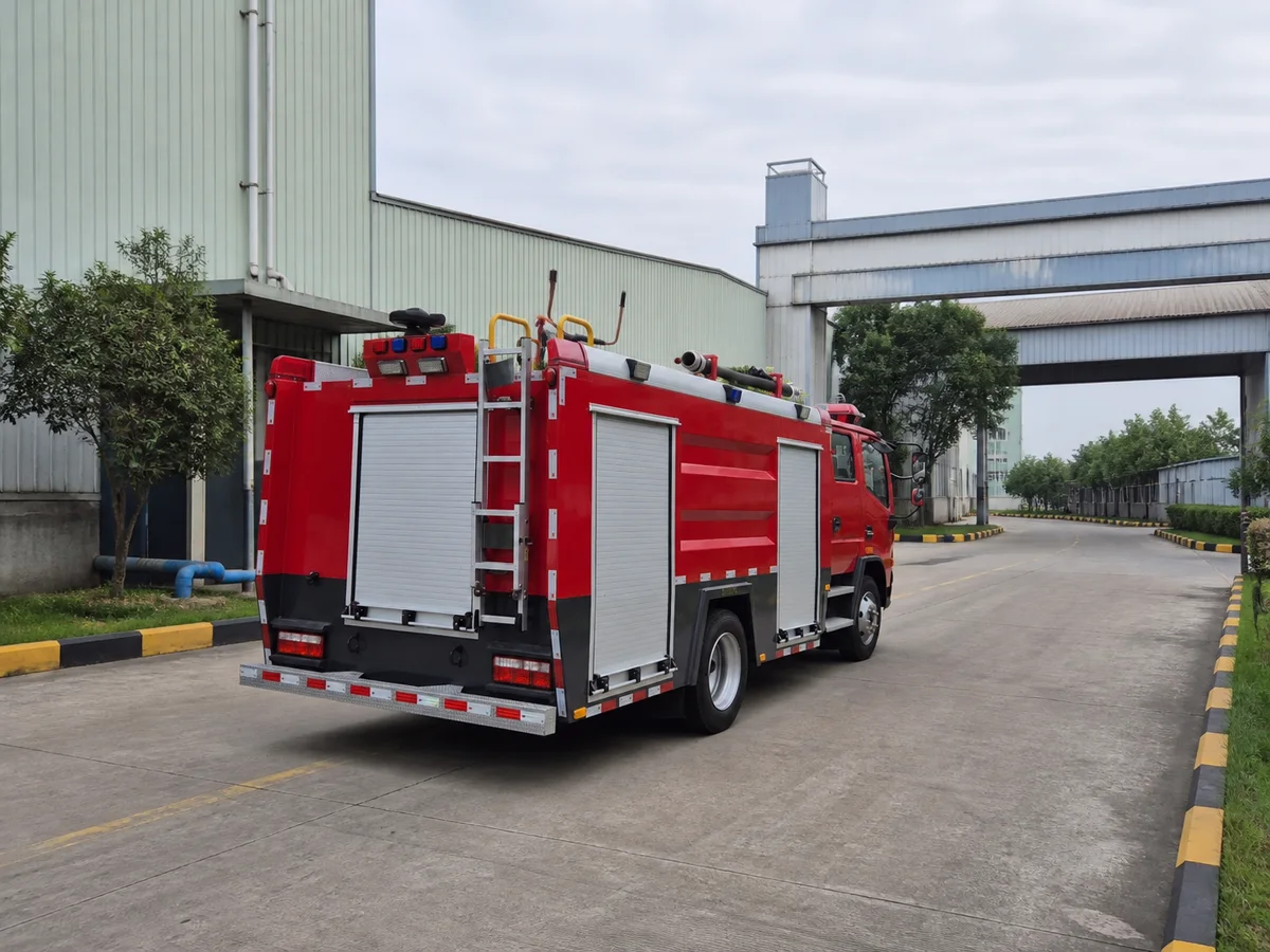 Xe cứu hỏa Dongfeng kiểm tra tuyến đường nội bộ nhà máy