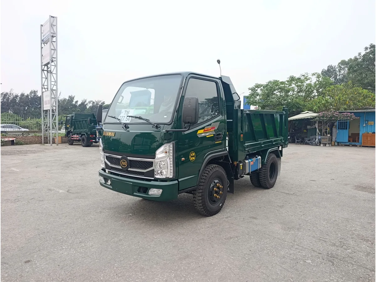Xe ben nhẹ khoảng 3,5 tấn nhìn từ góc trước 3/4