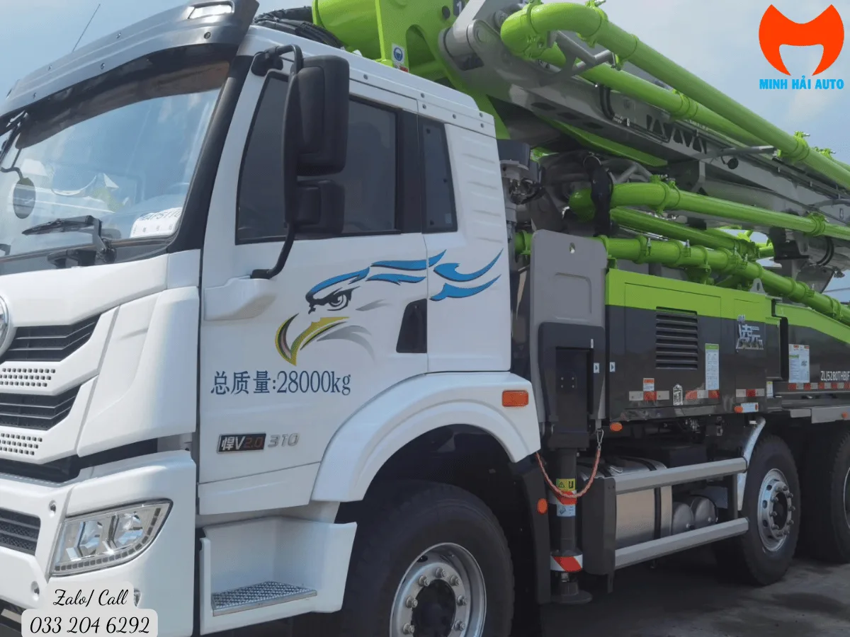 Cần bơm RZ 5 đoạn của xe bơm bê tông 43m Zoomlion vươn tới vị trí thi công