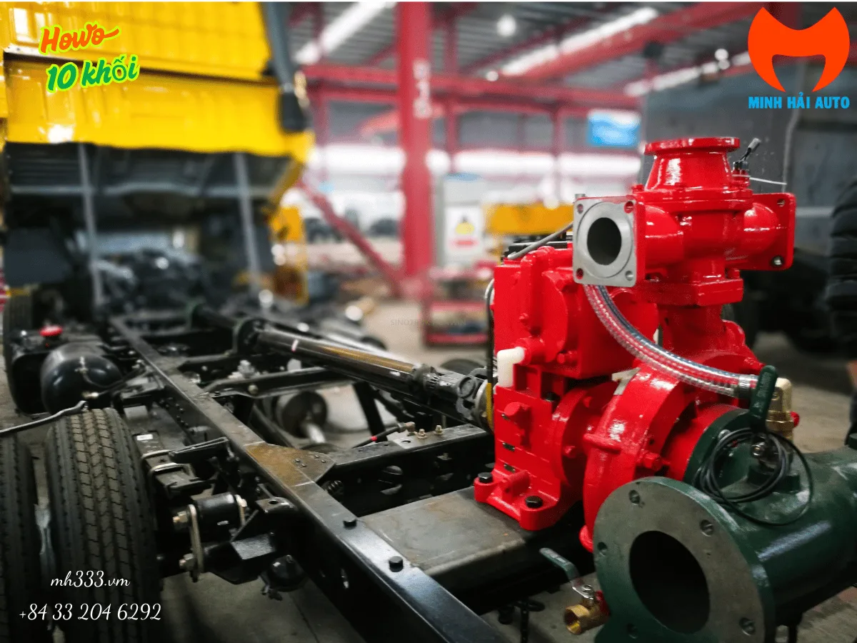 Bảng điều khiển và hệ thống bơm CB10/60 của xe chữa cháy 10 khối HOWO