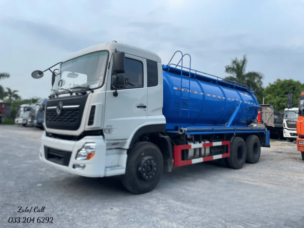 Xe hút chất thải Dongfeng 3 chân 13 khối nhìn góc trước ba phần tư với bồn Inox sơn xanh
