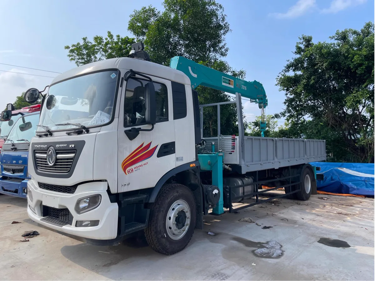 Xe nền Dongfeng lắp cẩu Hyundai Everdigm HLC-7016 và thùng hàng